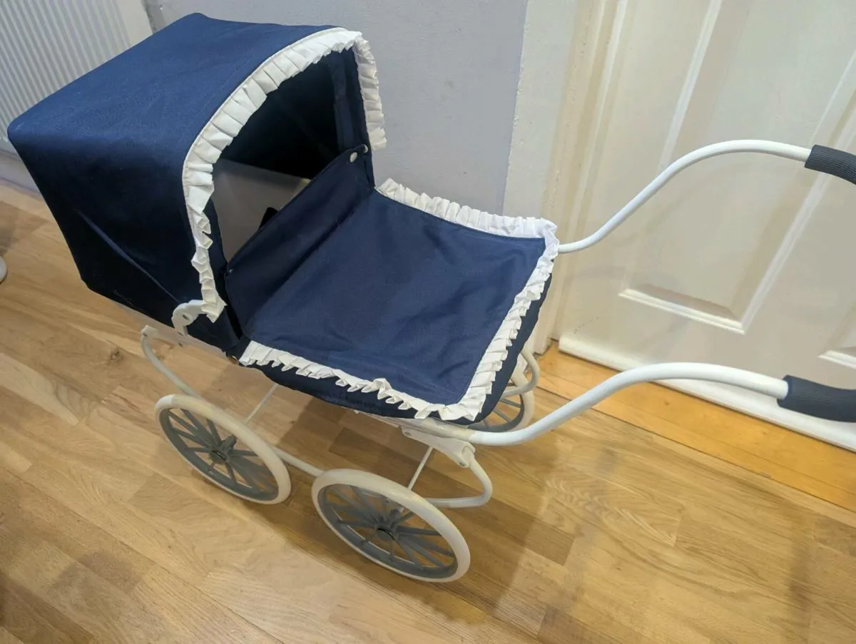 Kids baby toy old fashioned pram. - Image 1