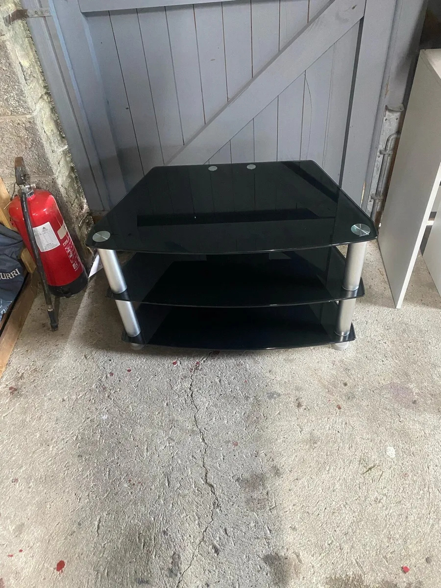 TV stand - Image 1