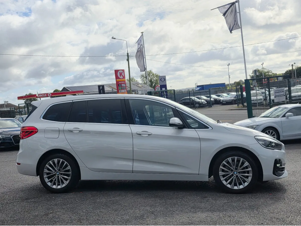 BMW 2-Series 2.0D 218D AUTOMATIC FULL (7SEATTER) L - Image 4