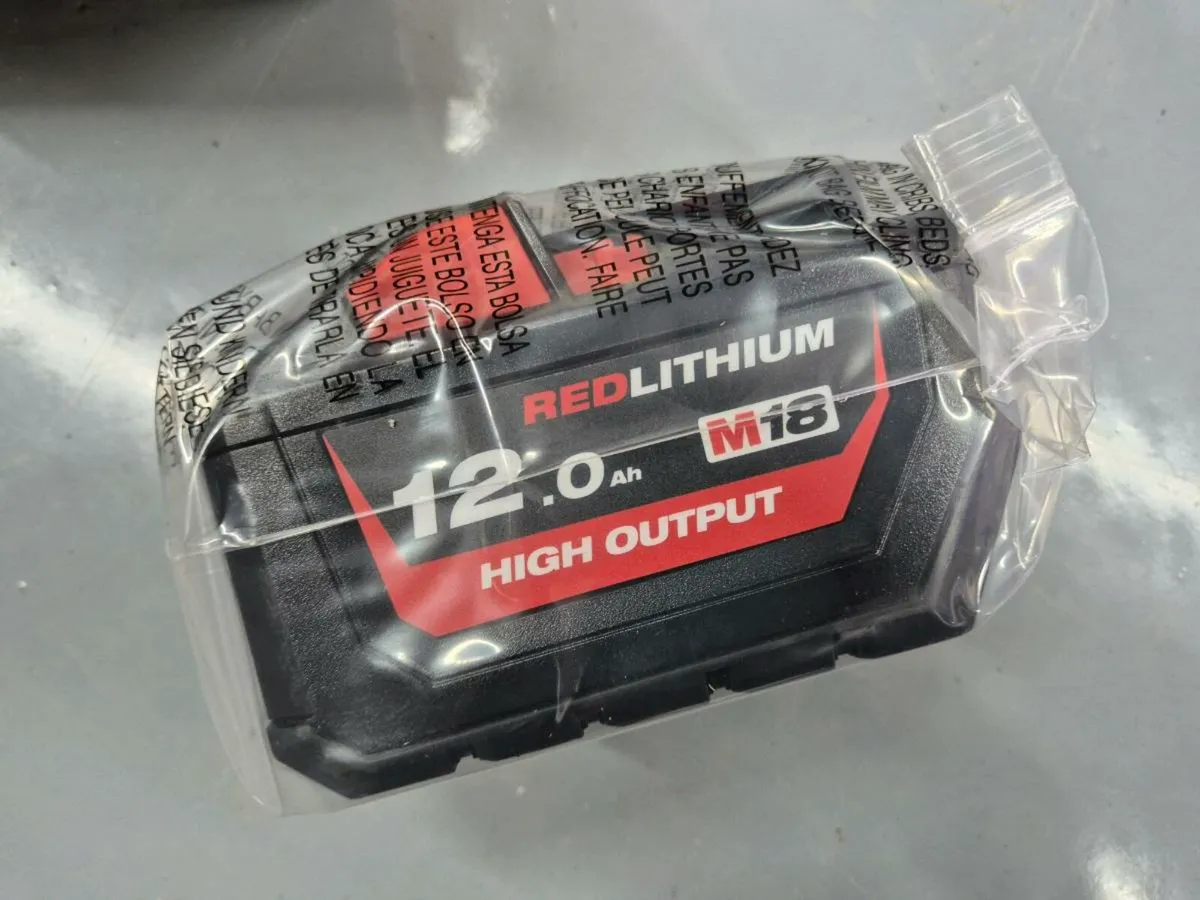 Milwaukee M18 High Output 12.0Ah Battery - Image 2