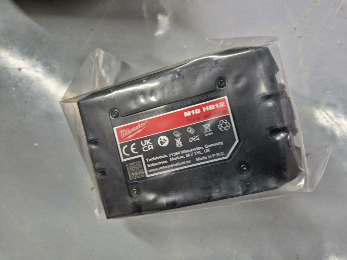 Milwaukee M18 High Output 12.0Ah Battery - Image 3