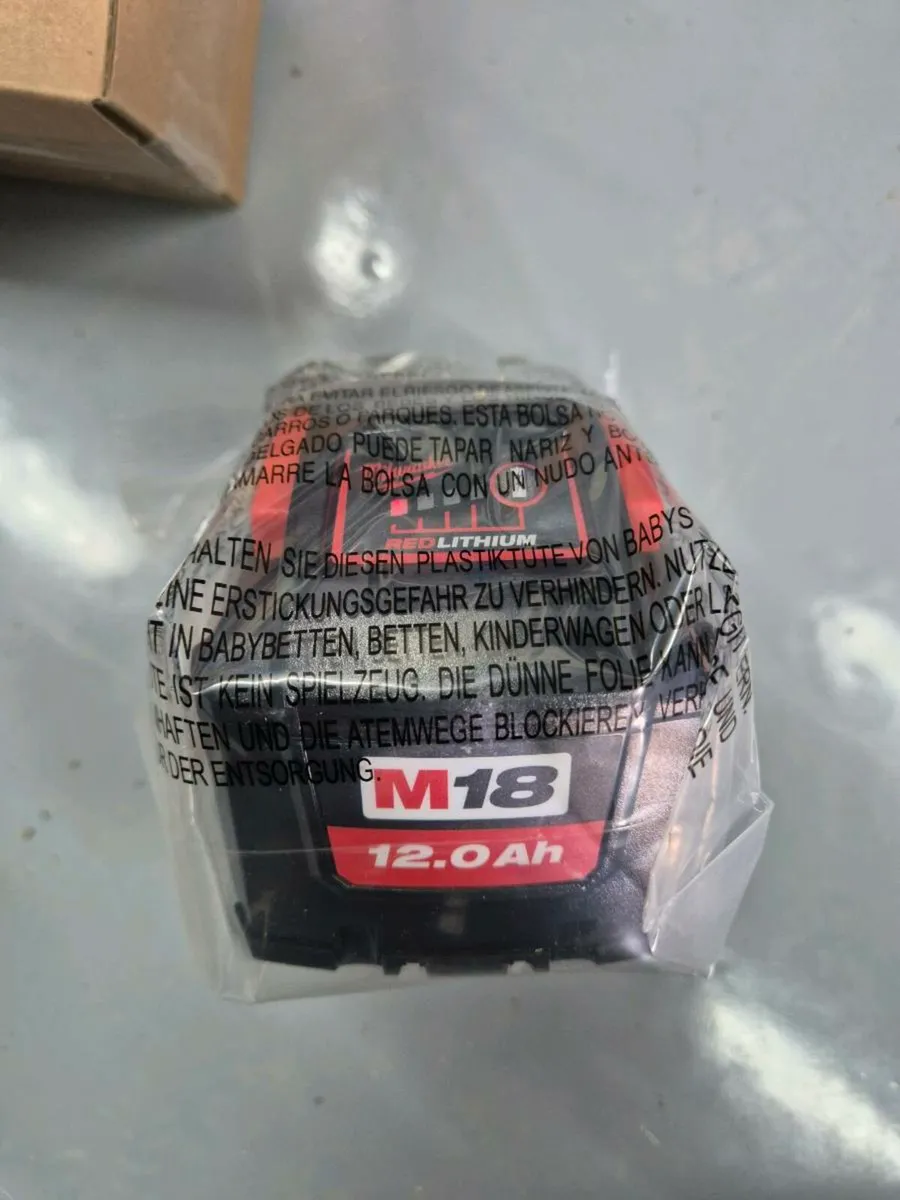 Milwaukee M18 High Output 12.0Ah Battery - Image 4