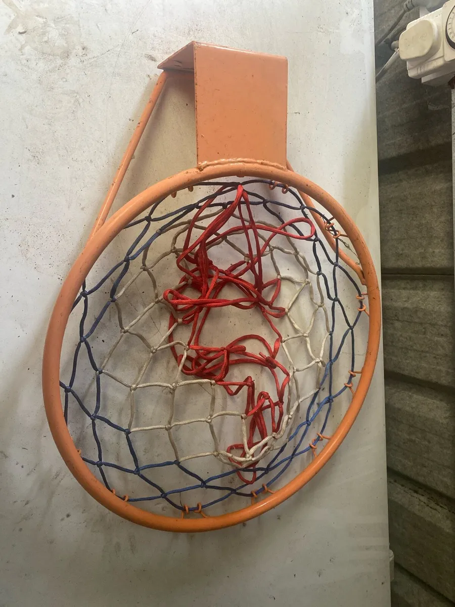 Basketball hoop - Image 1