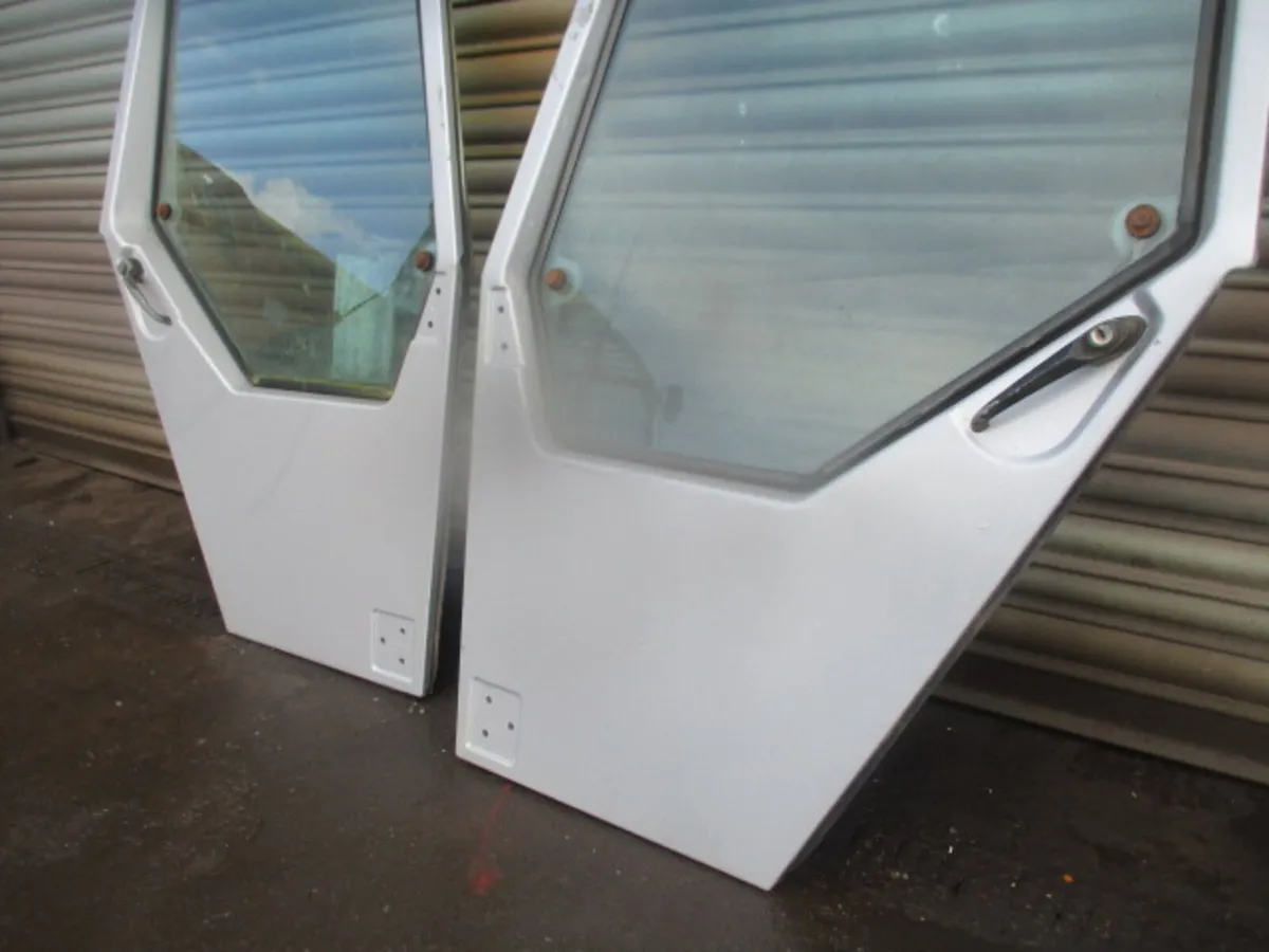 Massey Ferguson 600 SERIES DOORS - Image 3
