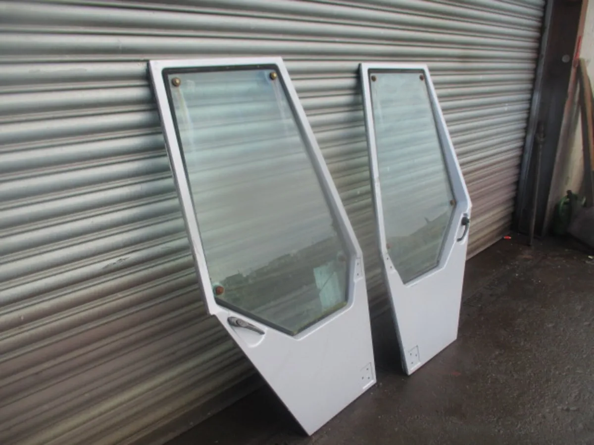 Massey Ferguson 600 SERIES DOORS - Image 4