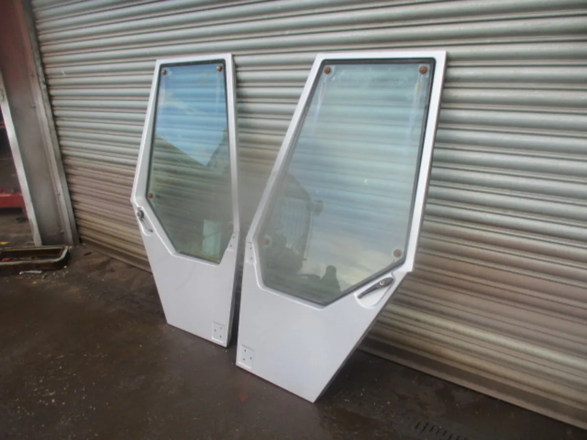 Massey Ferguson 600 SERIES DOORS - Image 2