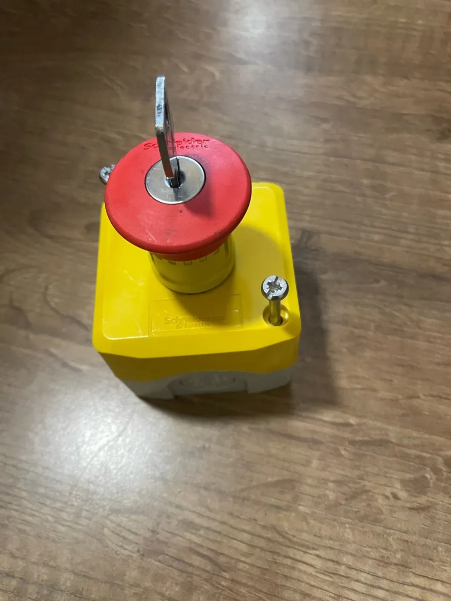 Schneider key em stop 🛑 - Image 1