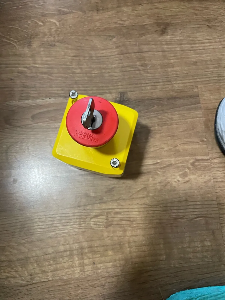 Schneider key em stop 🛑 - Image 3
