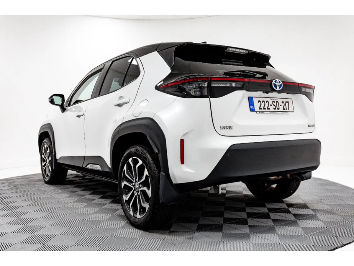 Toyota Yaris Cross Luna Sport 1.5 Hybrid Auto 115H - Image 4