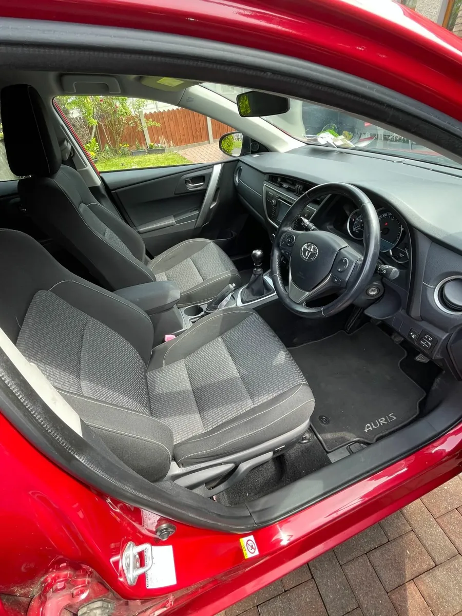Toyota Auris 2015 - Image 1