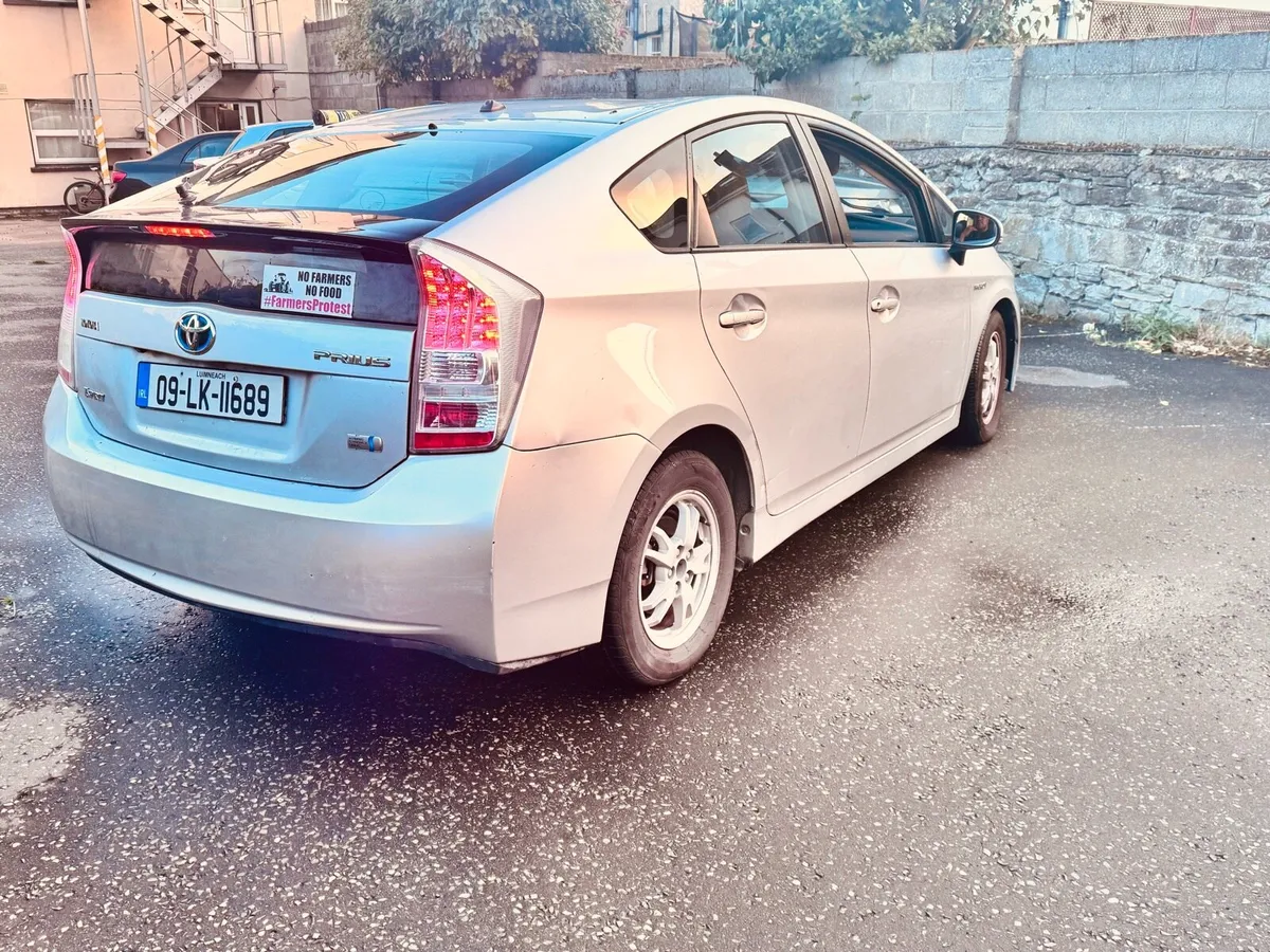 Toyota Prius - Image 4