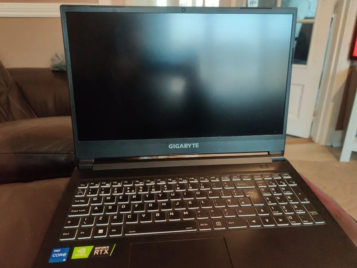Gigabyte G5 KD 15.6" RTX 3060 Gaming Laptop and Controller 32gb RAM, i5-11400H - Image 2