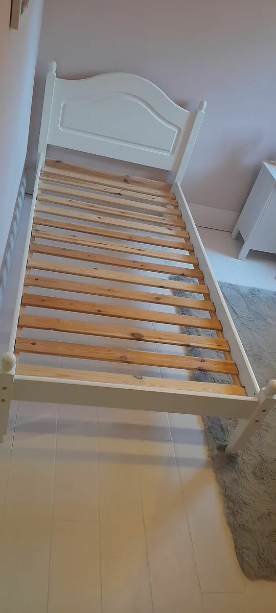 Bed - Image 1