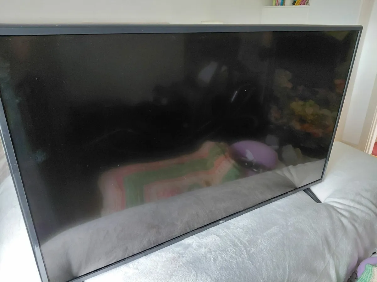Television 43" LG ULTRA HD SMART TV - Image 1