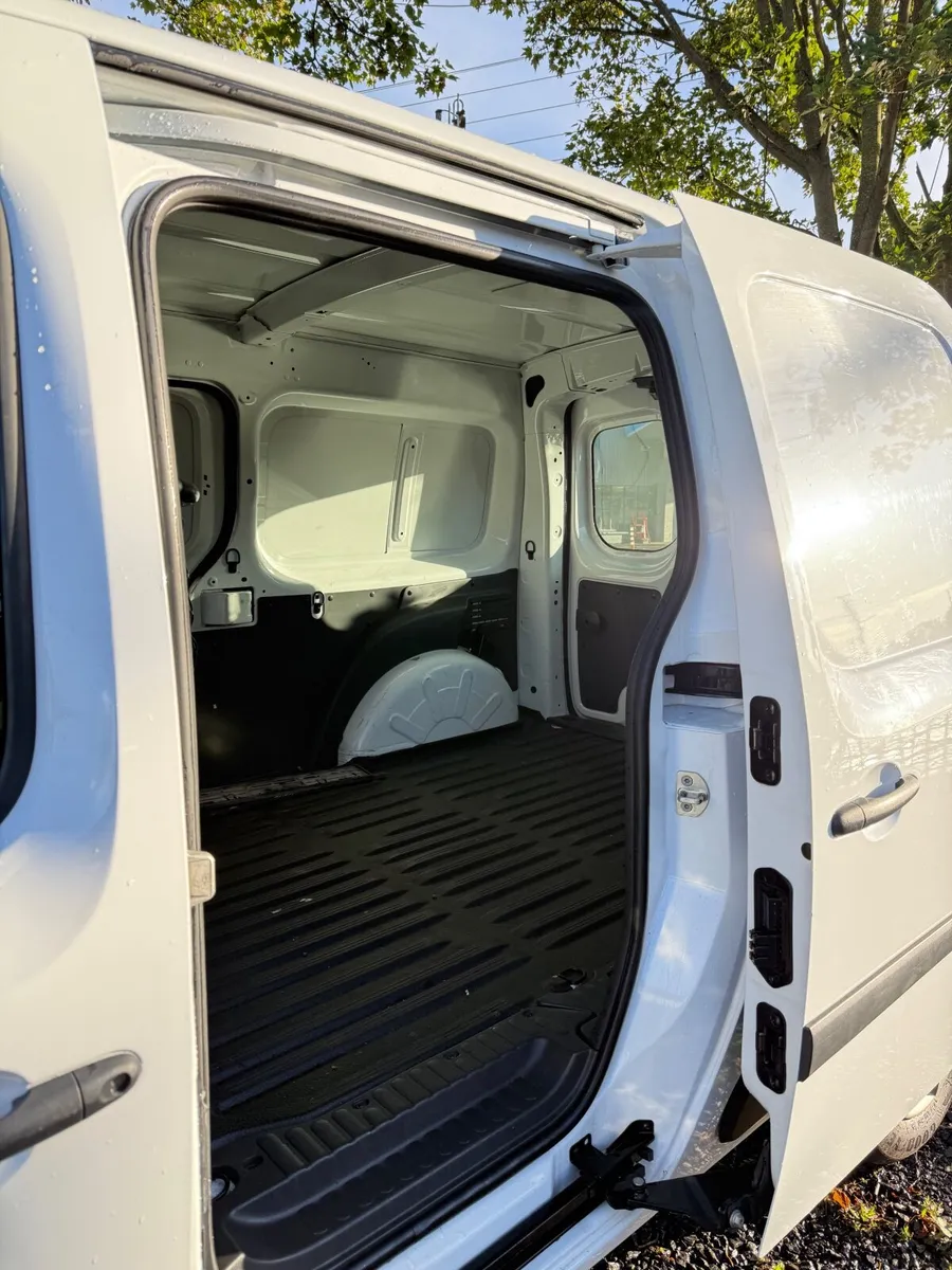 Renault Kangoo I Maxi Z.E. 33 5DR  🔥Low mileage🔥 - Image 4