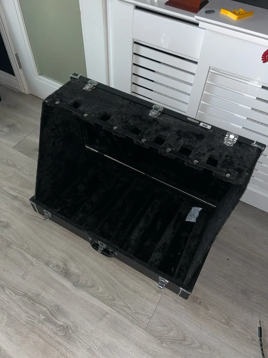 6 Guitar Stand Case - Image 1