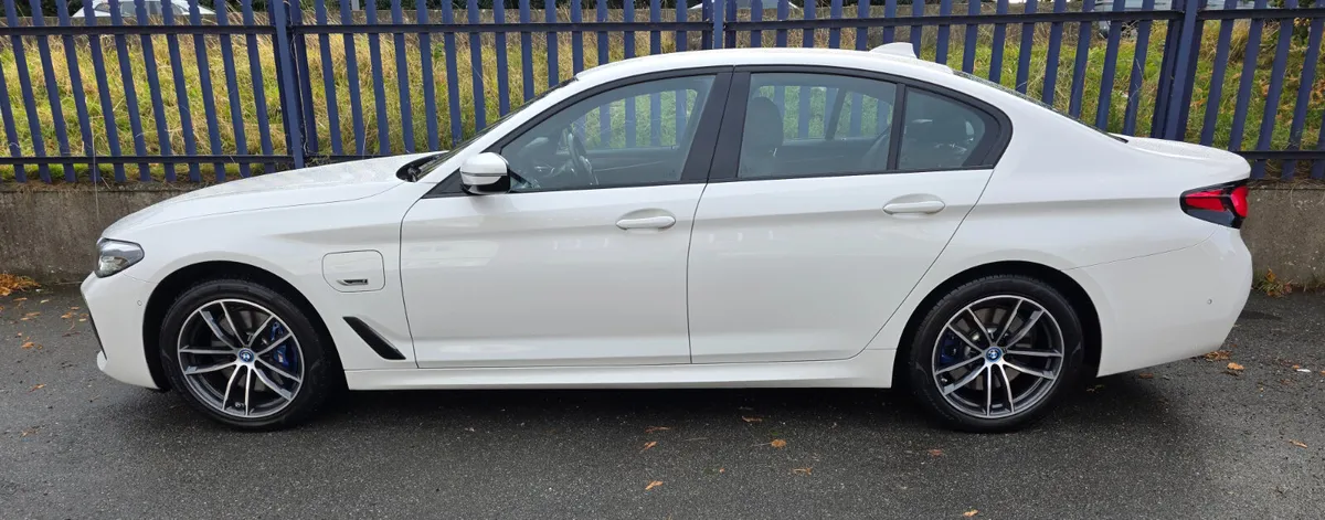 BMW 5-Series 2022 M-Sport - Image 2