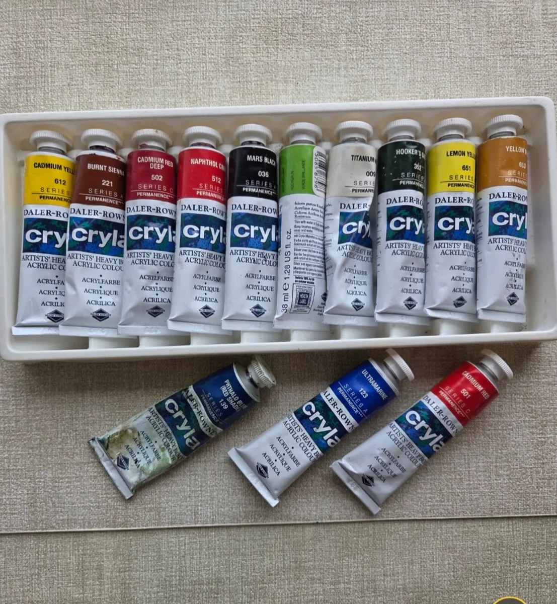 Acrylic paint (13 x   38ml tubes) - Image 1