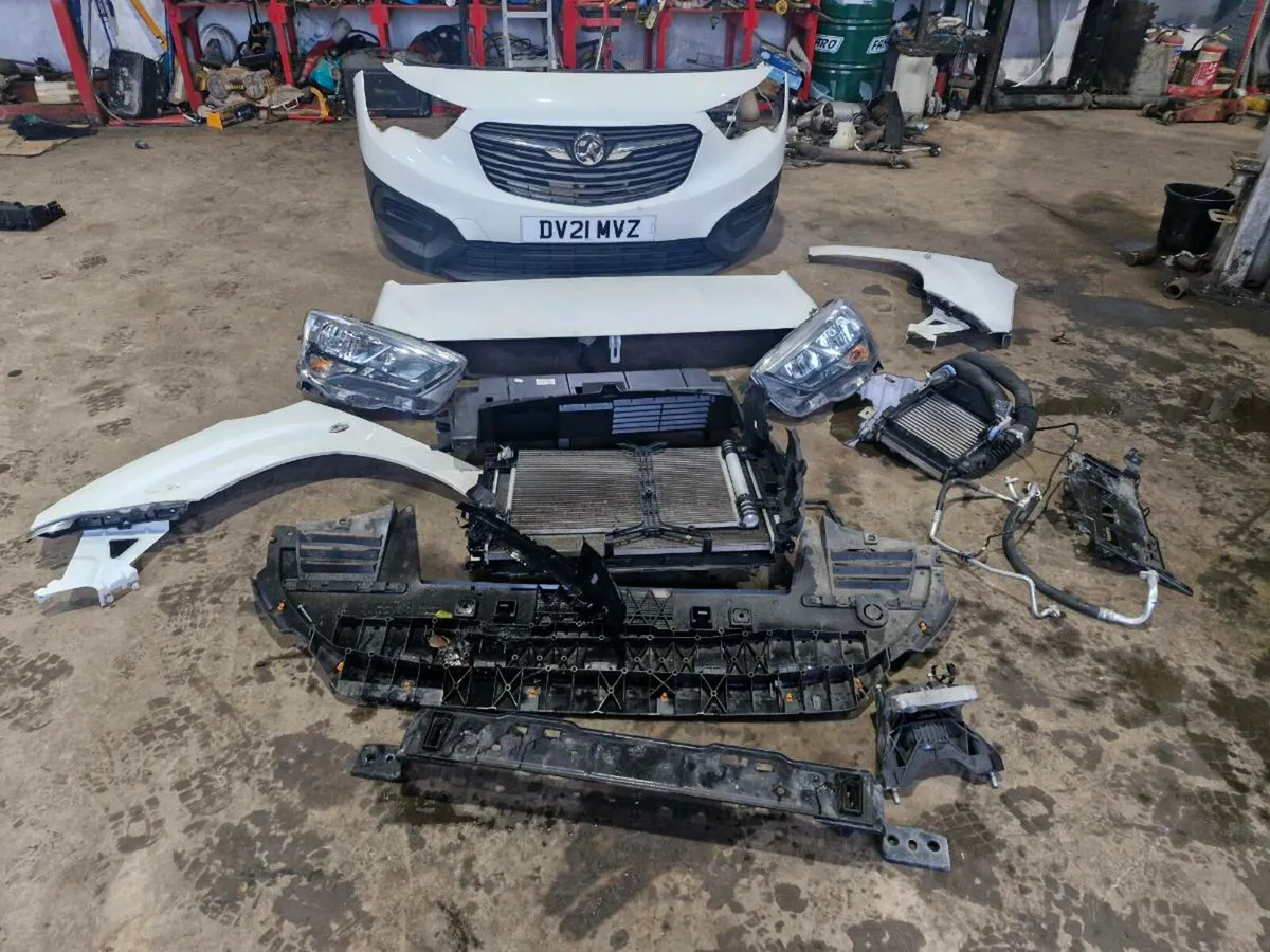 2021 Vauxhall Combo complete front - Image 1
