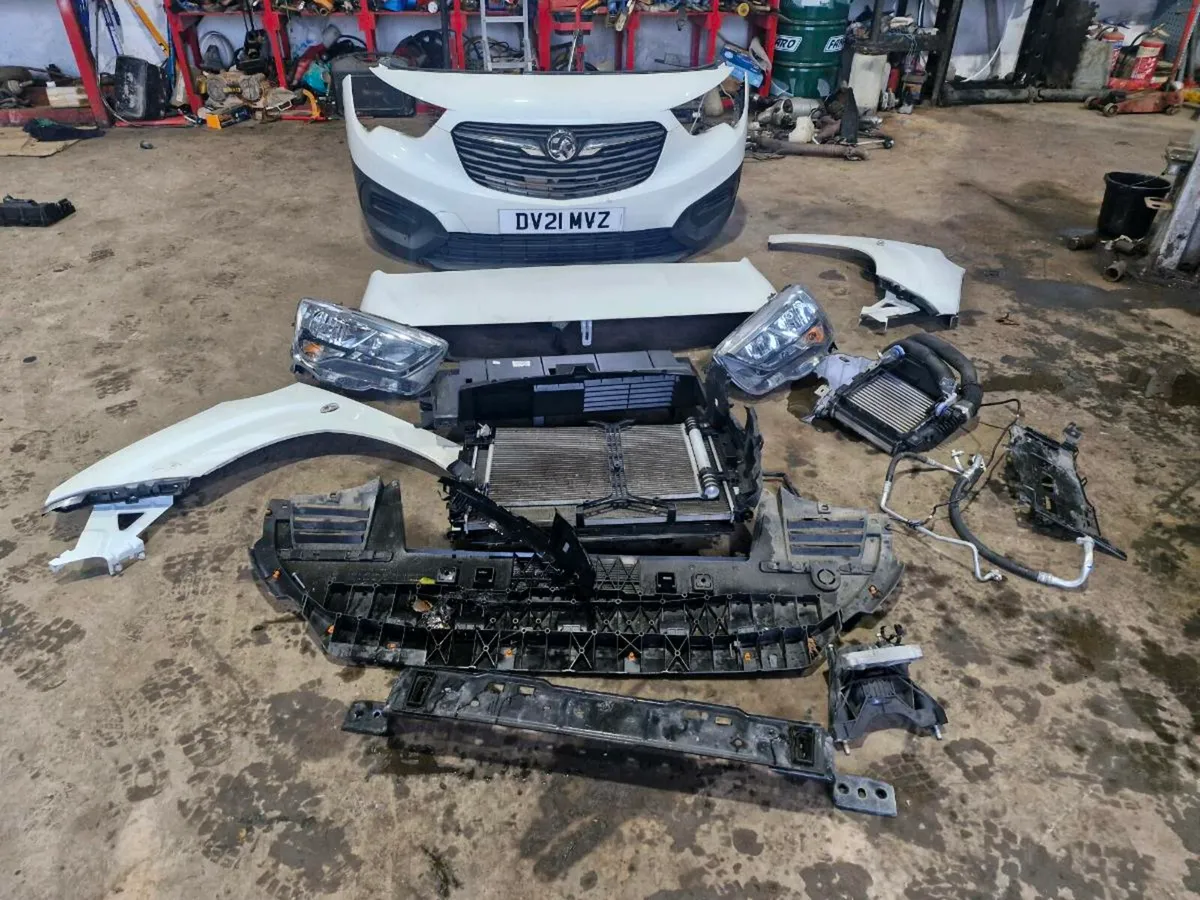 2021 Vauxhall Combo complete front - Image 2
