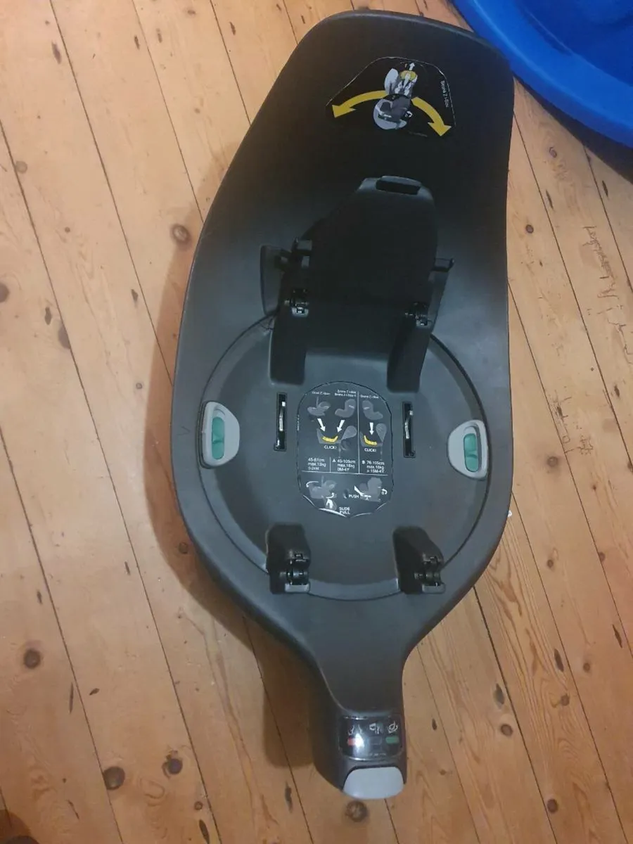 Cybex Cloud Z with Base and infant insert - Image 1