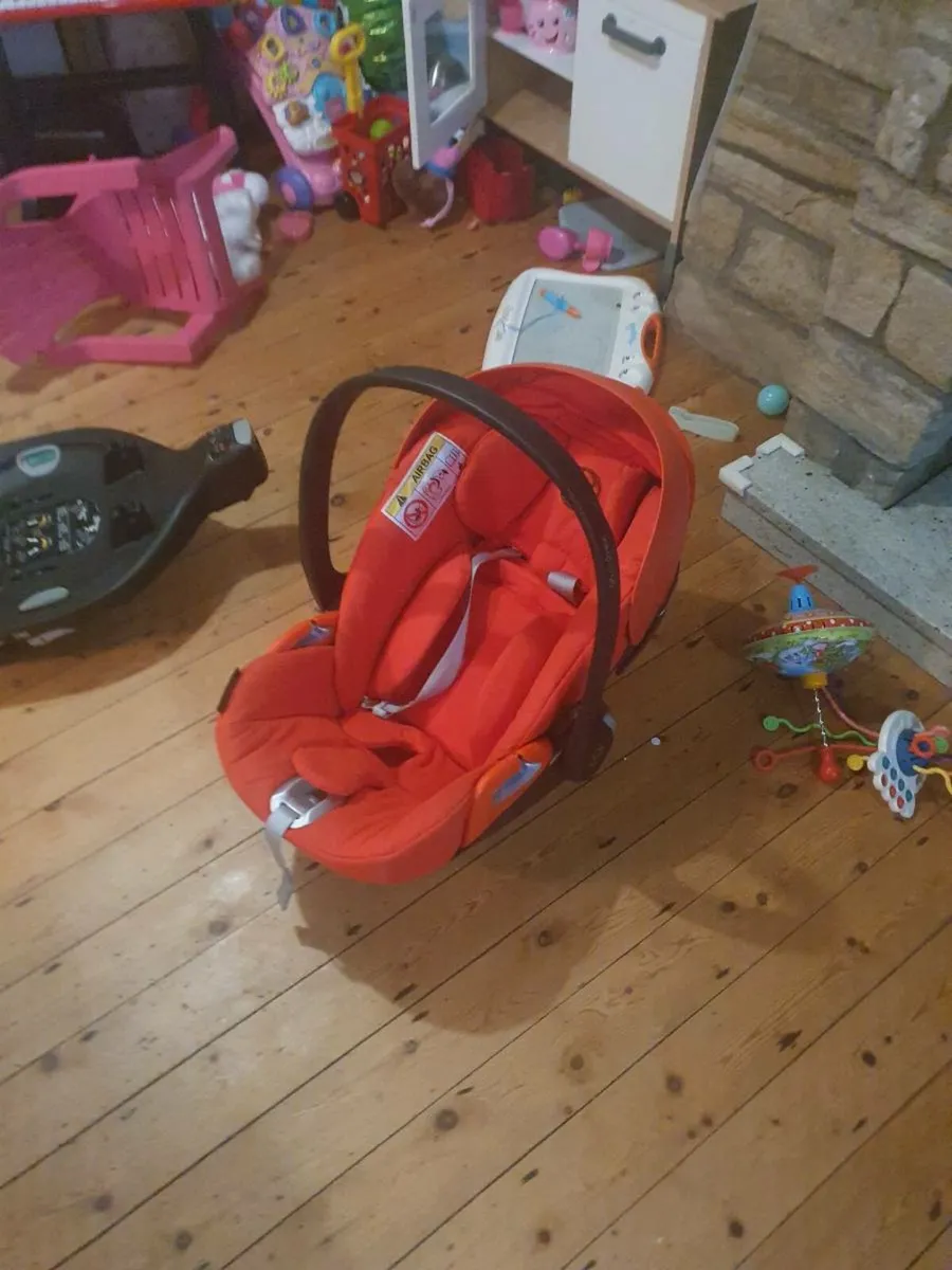 Cybex Cloud Z with Base and infant insert - Image 3