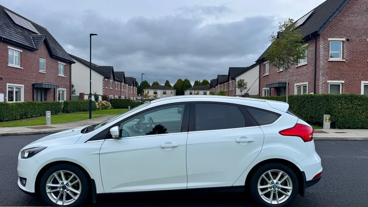 Ford Focus Zetec 2015 Ecoboost 1L Low Mileage - Image 3