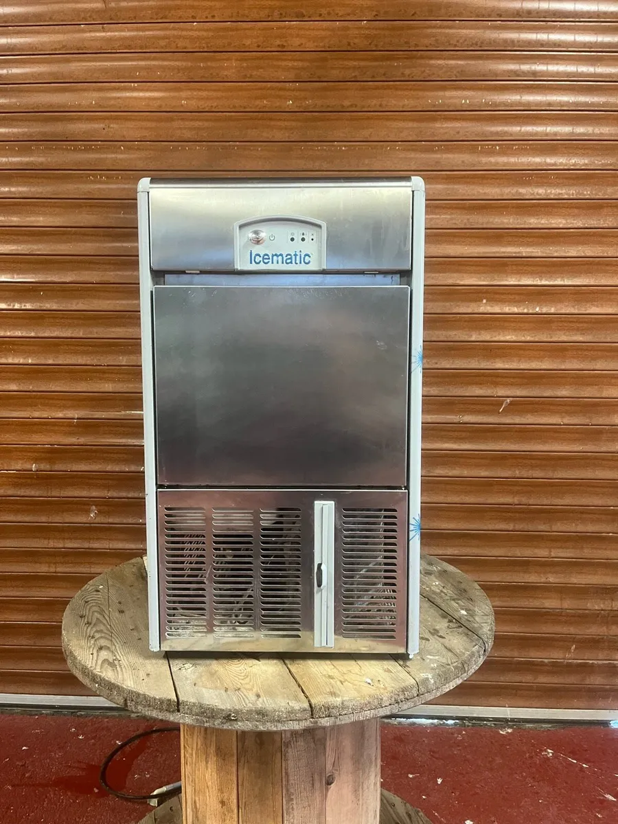 Ice machine - Image 1