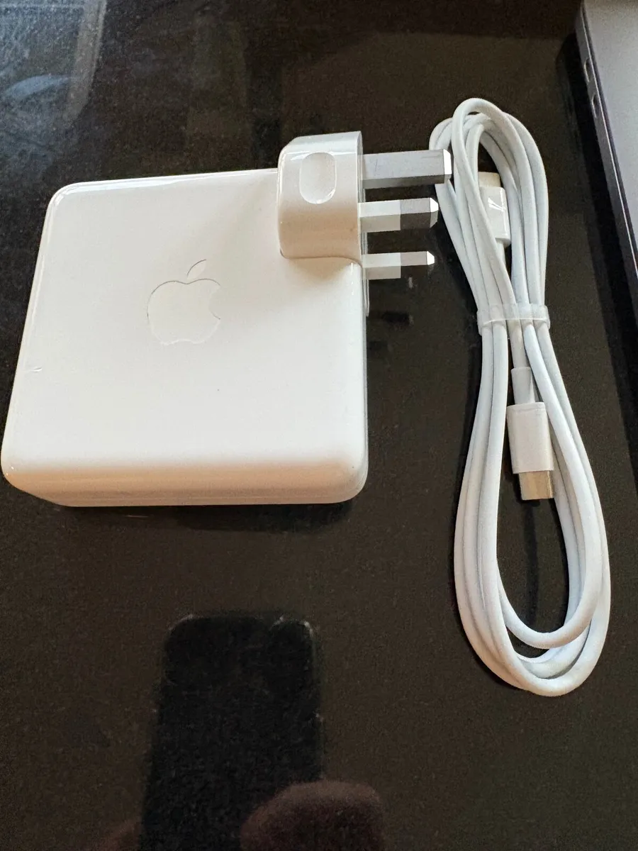 Apple MacBook Pro 2019 Touch Bar 13in 8gb RAM/128G - Image 3