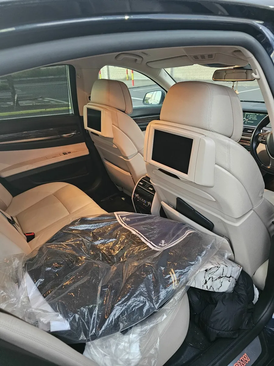 BMW 7-Series 2011 - Image 1