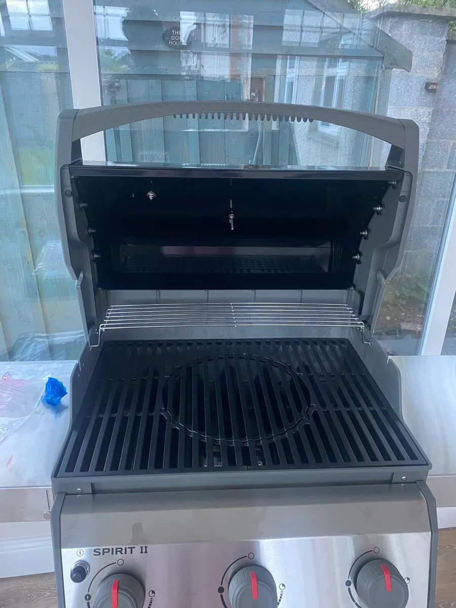 MOVING SALE |brand new Weber spirit bbq.never used - Image 2