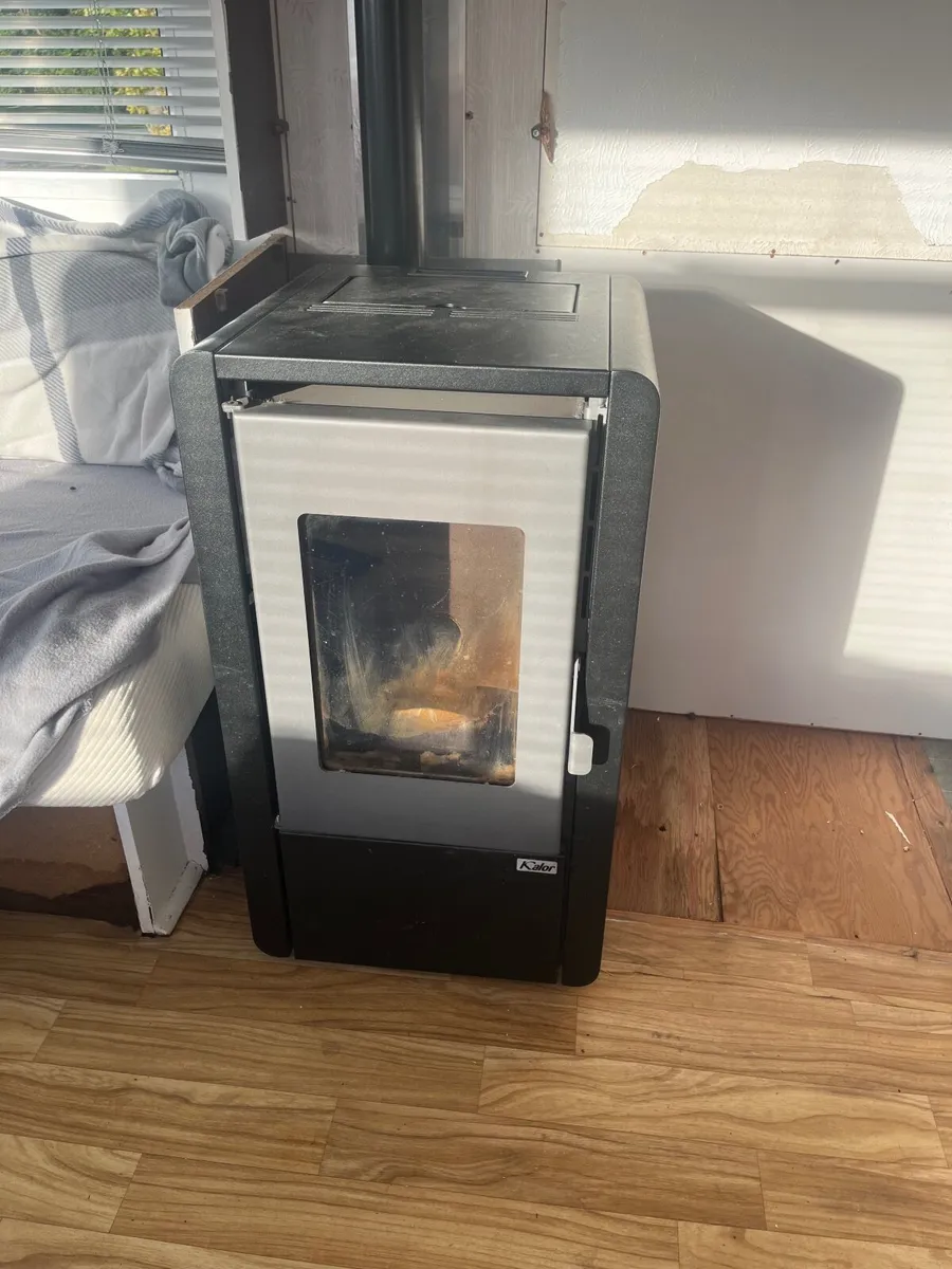 Pellet stove - Image 1