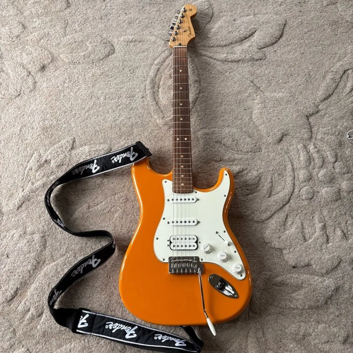 Fender Stratocaster Player with hard case - Image 2
