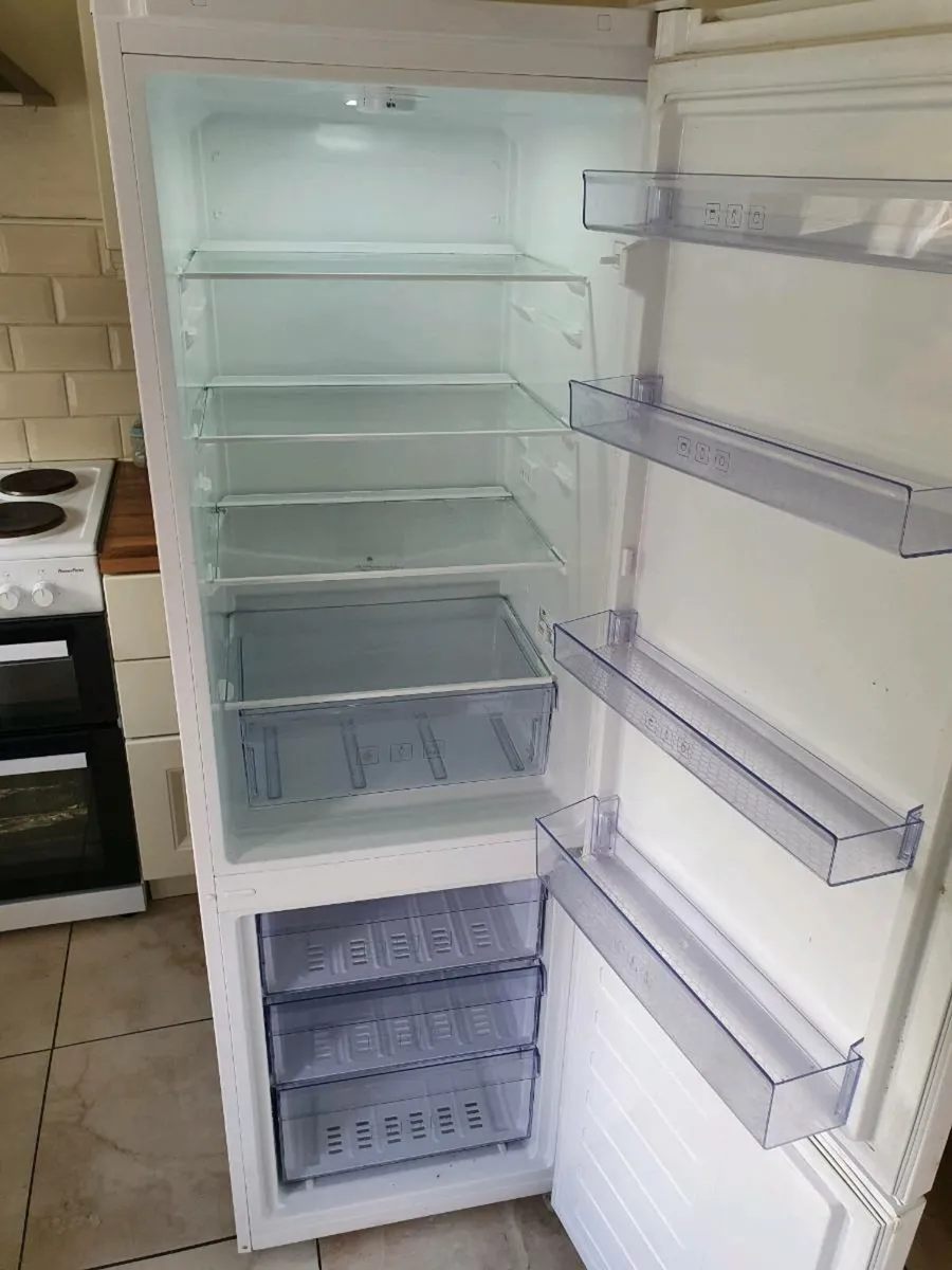 Beko fridge freezer - Image 2