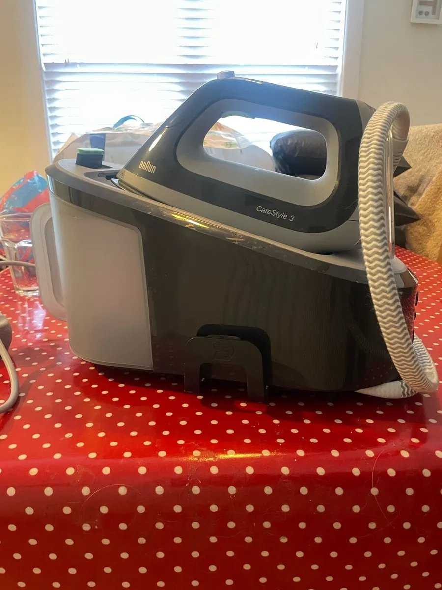 Braun steam iron used very little - Image 1