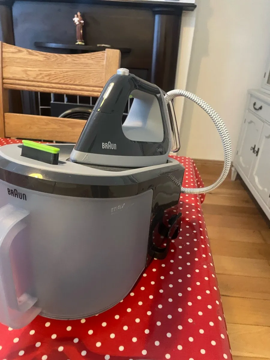 Braun steam iron used very little - Image 2