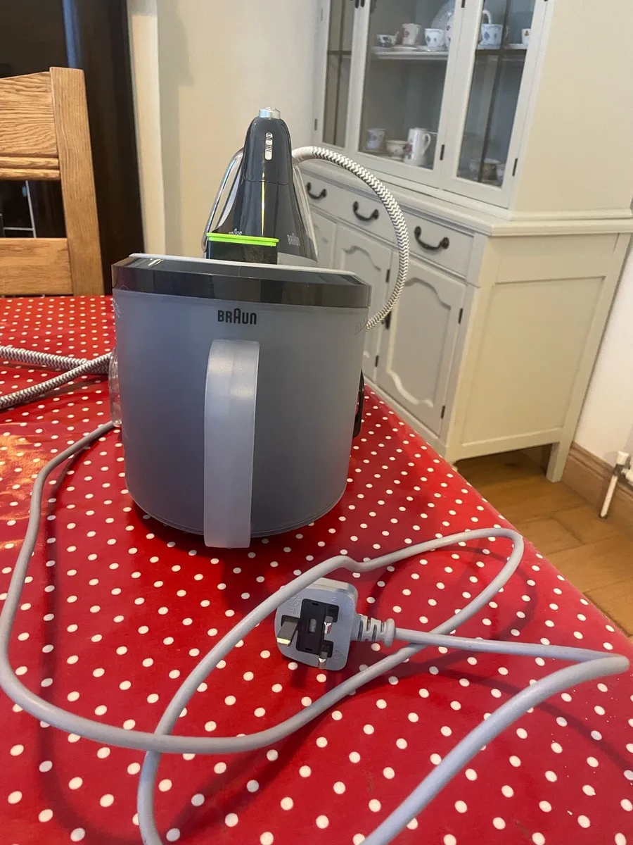 Braun steam iron used very little - Image 3