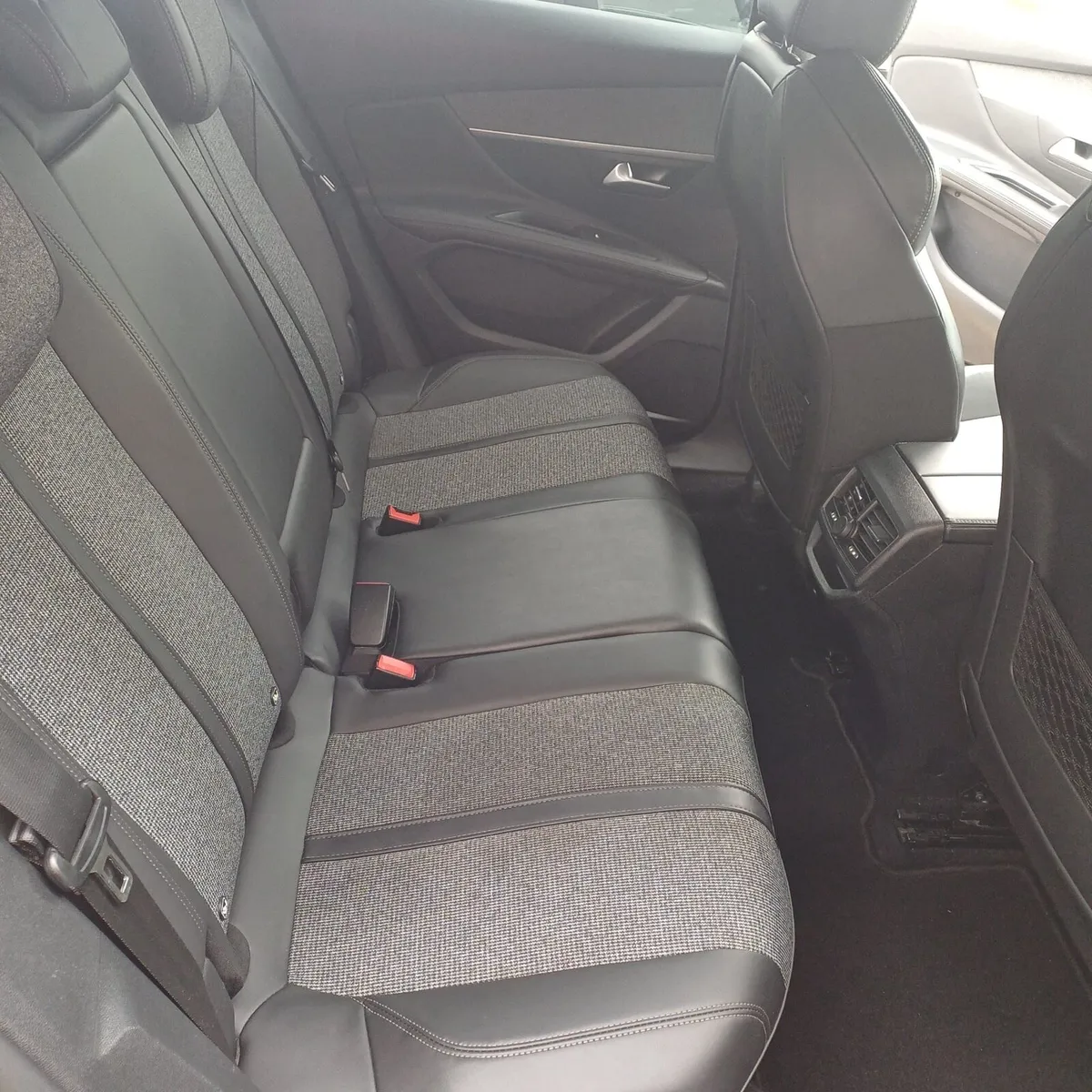 182 Peugeot 3008 - Image 4