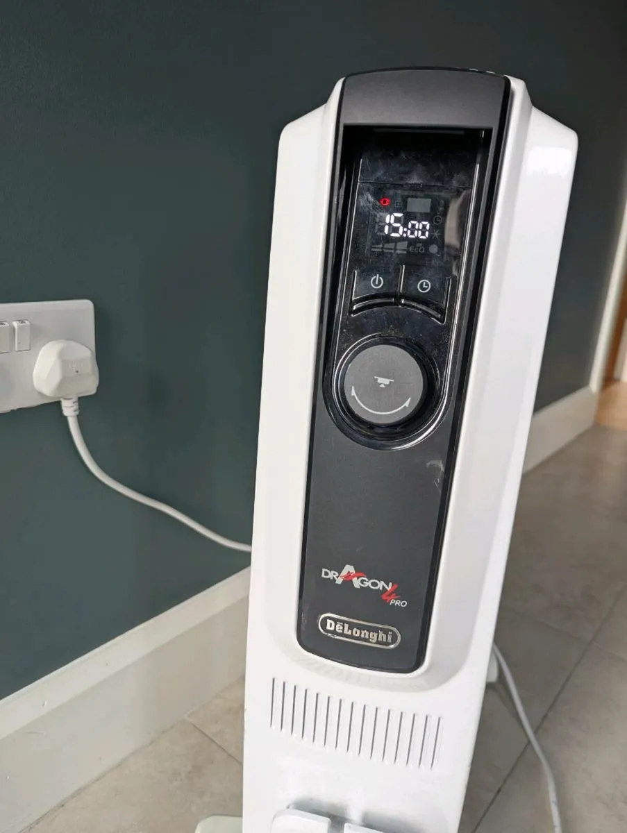 DeLonghi Dragon 4 Pro 2.5kW Oil Filled Radiator - Image 1