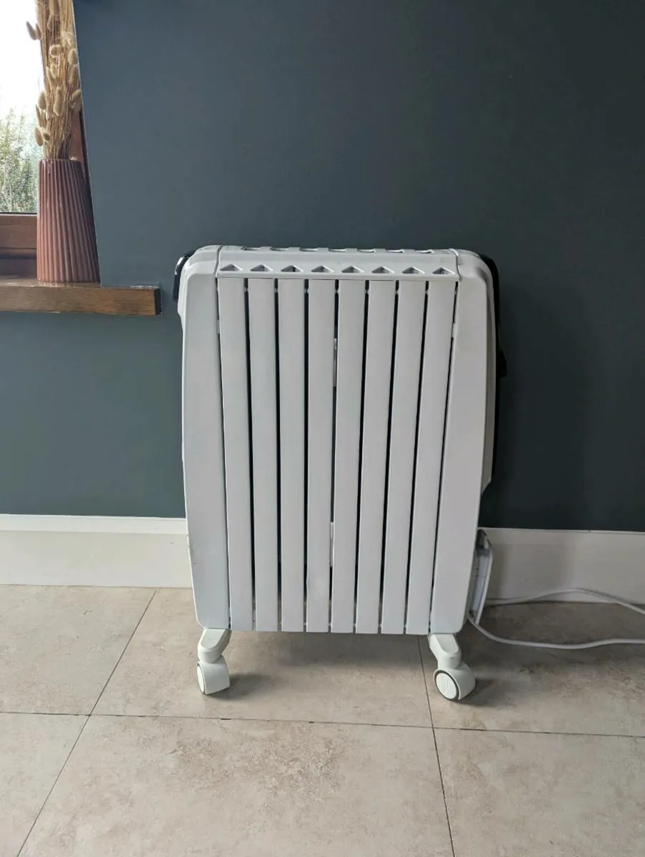 DeLonghi Dragon 4 Pro 2.5kW Oil Filled Radiator - Image 3