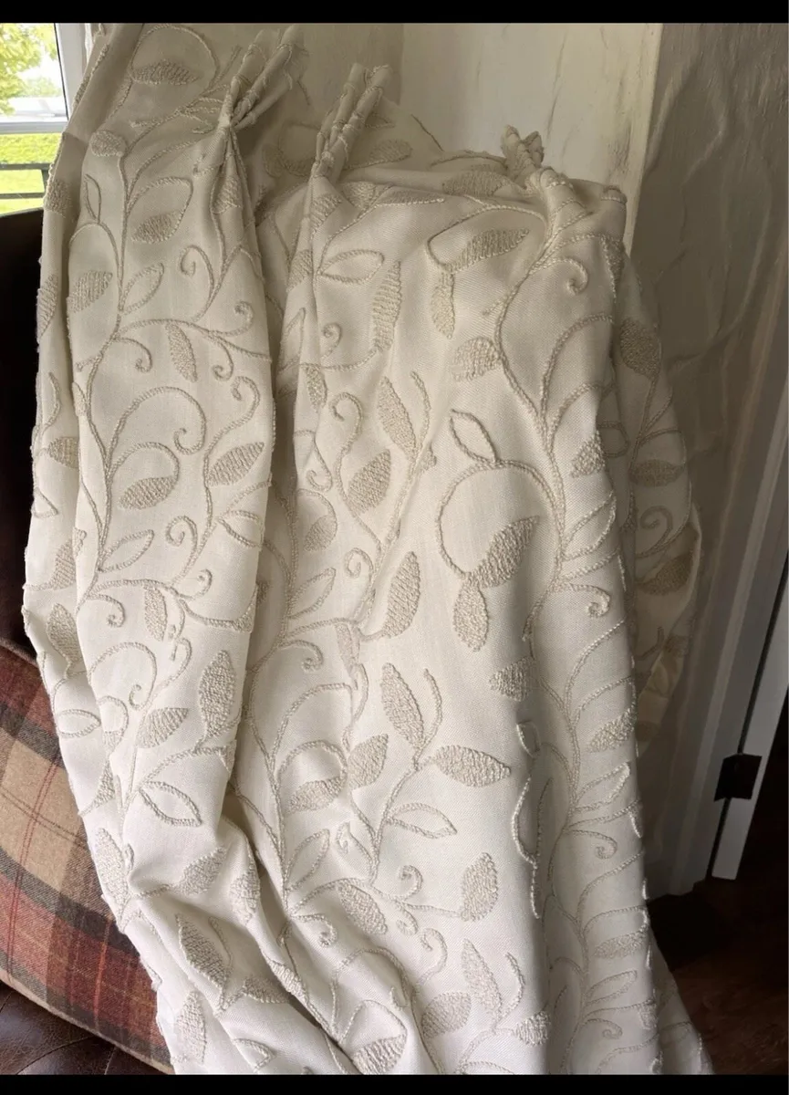 Cream curtains - Image 1