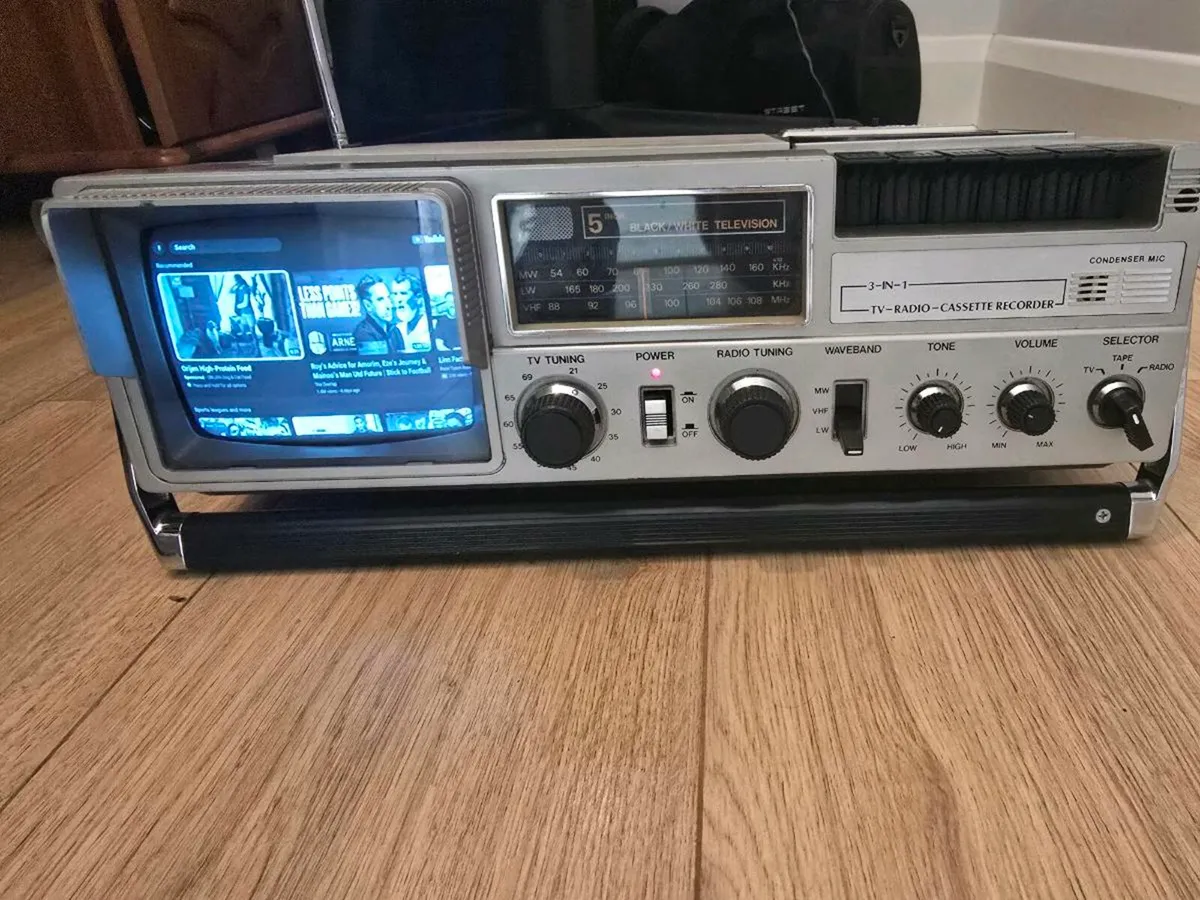 Tv/Radio/Cassette (Benkson) 3 in 1 - Image 1