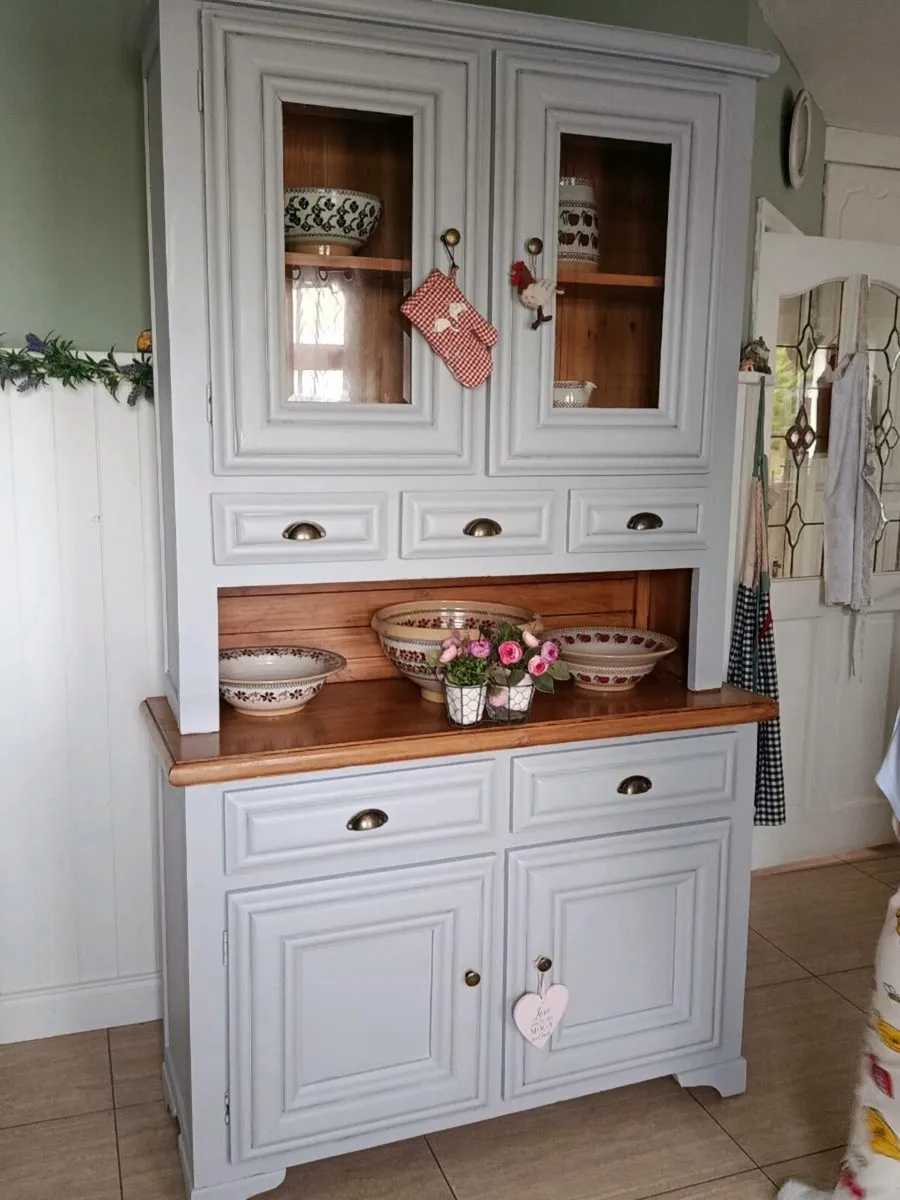 Solid kitchen dresser delivery arranged - Image 2