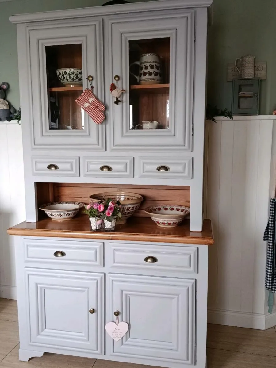 Solid kitchen dresser delivery arranged - Image 3