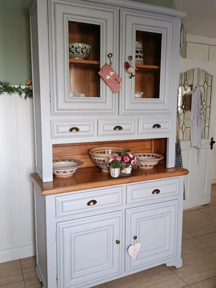 Solid kitchen dresser delivery arranged - Image 4