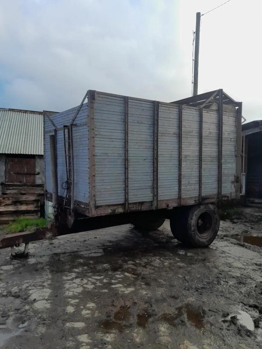 Trailer - Image 1