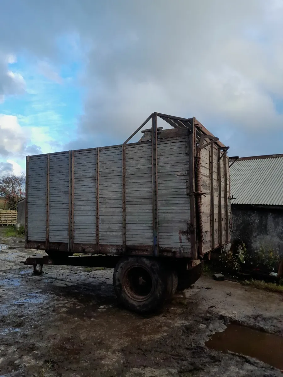 Trailer - Image 2