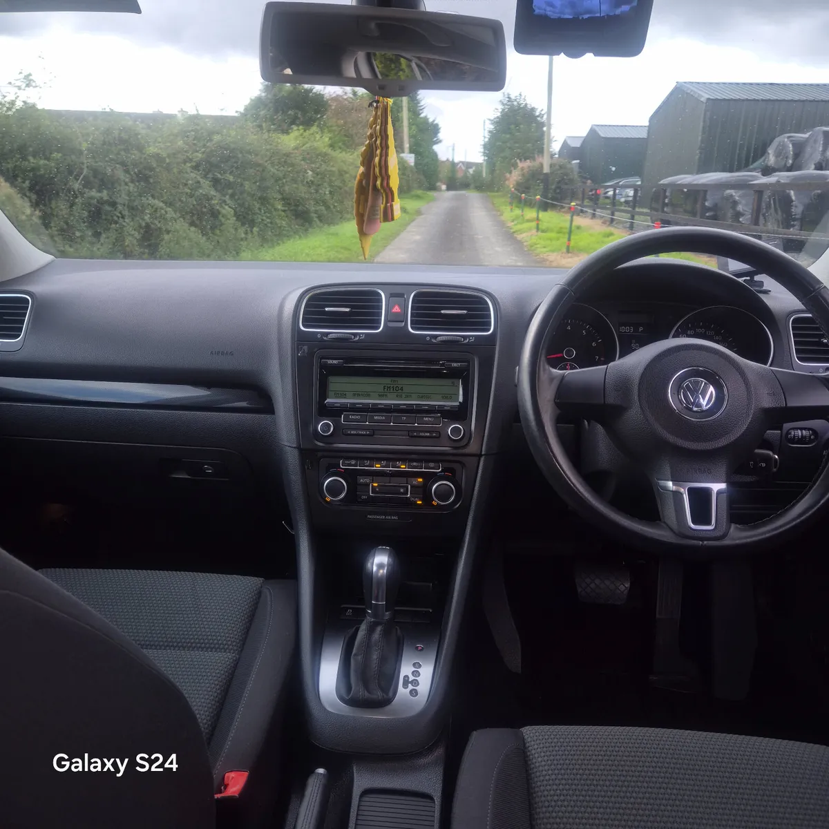 Volkswagen Golf 1.4tsi petrol automatic just passe - Image 4