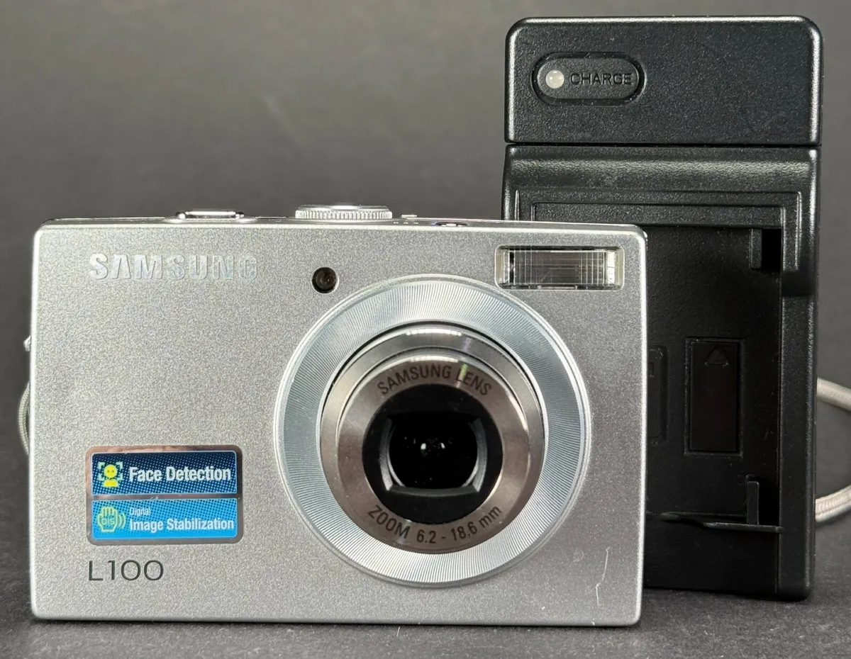Samsung L100 digital point and shoot camera - Image 1