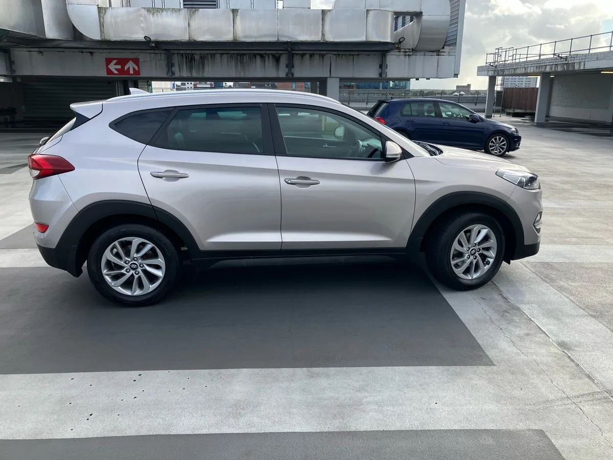Immaculate 171 Executive Hyundai Tucson - Image 2